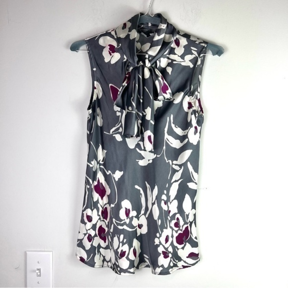 NINE WEST Women's size small Charmeuse Pattern Bow Blouse Grey White Floral